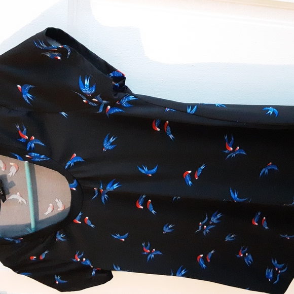 Stretch Top Small/Med Bird Pattern Black Red Blue LoveJ Short Sleeve Cute - Picture 2 of 8